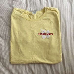 TRADER JOES PASTEL YELLOW MEDIUM TSHIRT UNISEX